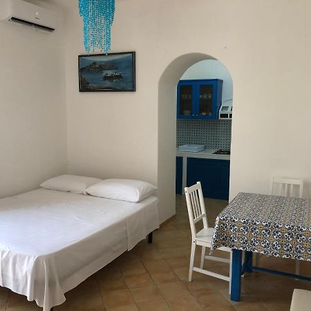 Il Cortiletto - Lipari Centro Apartment Bagian luar foto