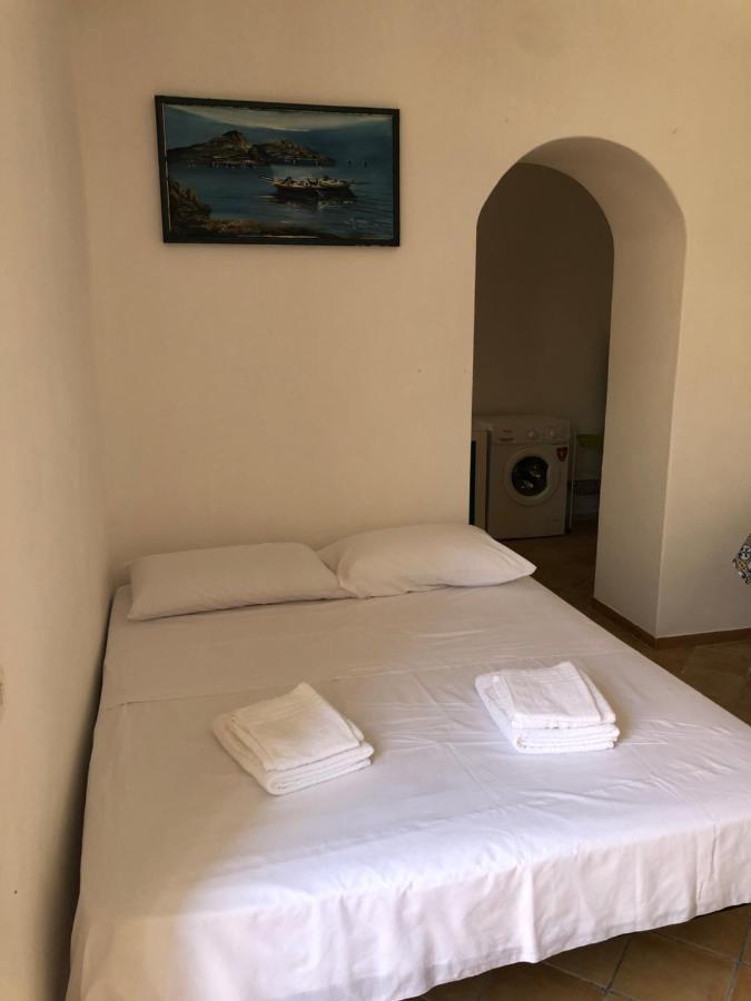 Il Cortiletto - Lipari Centro Apartment Bagian luar foto