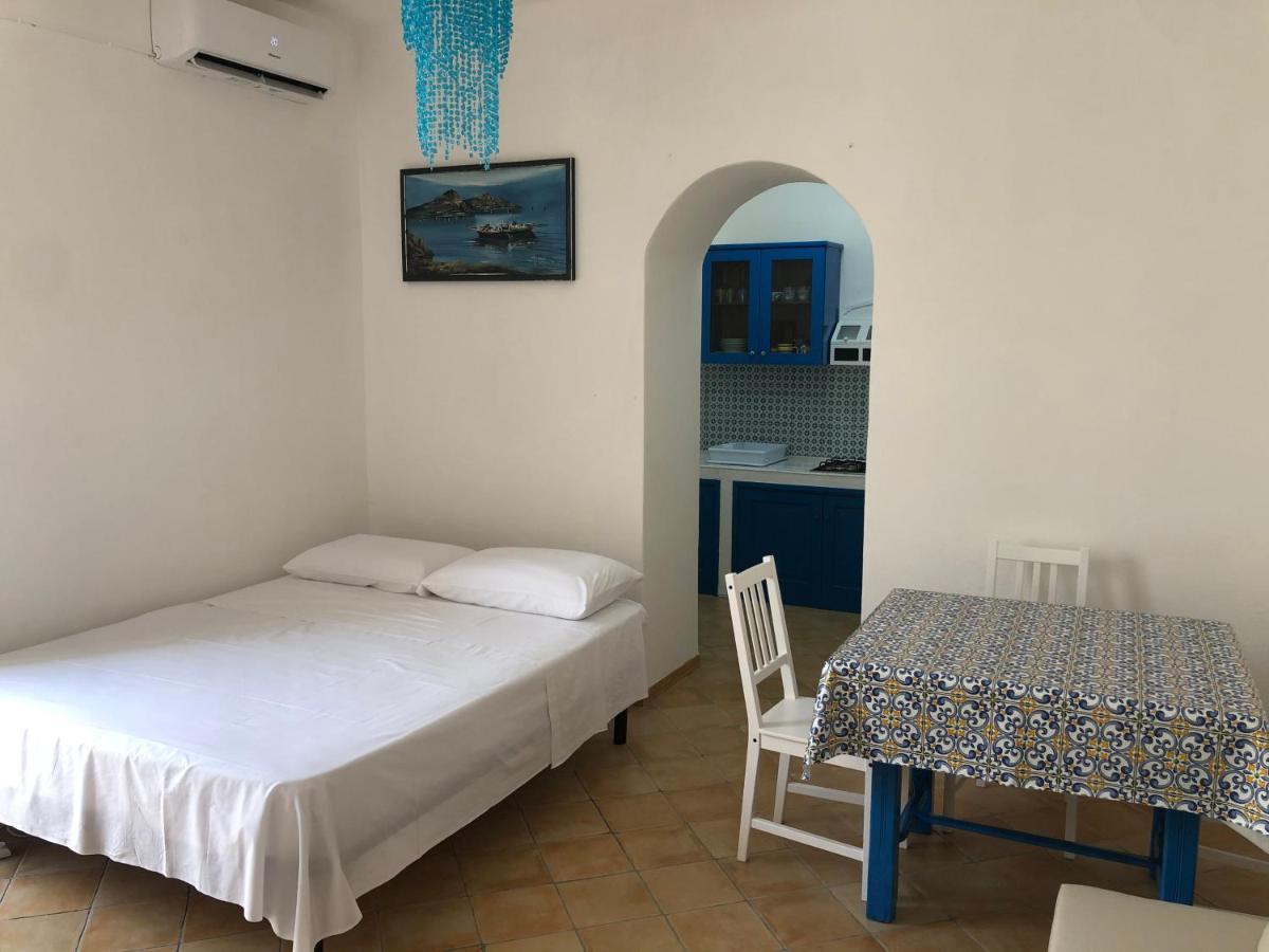 Il Cortiletto - Lipari Centro Apartment Bagian luar foto